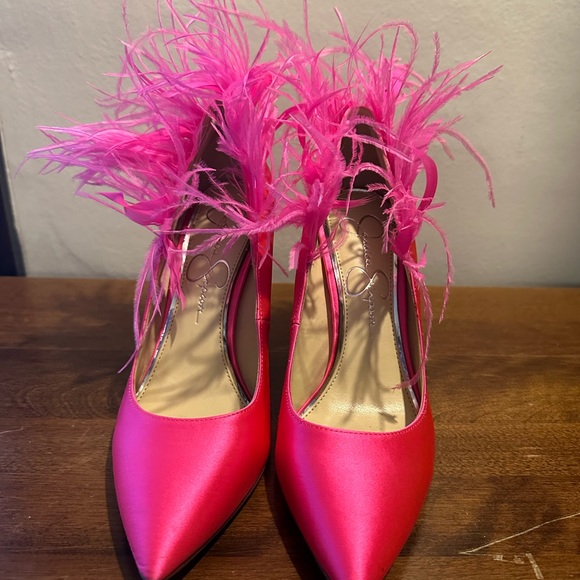 Jessica Simpson Vibrant Pink Feathered Heels - Picture 2 of 6
